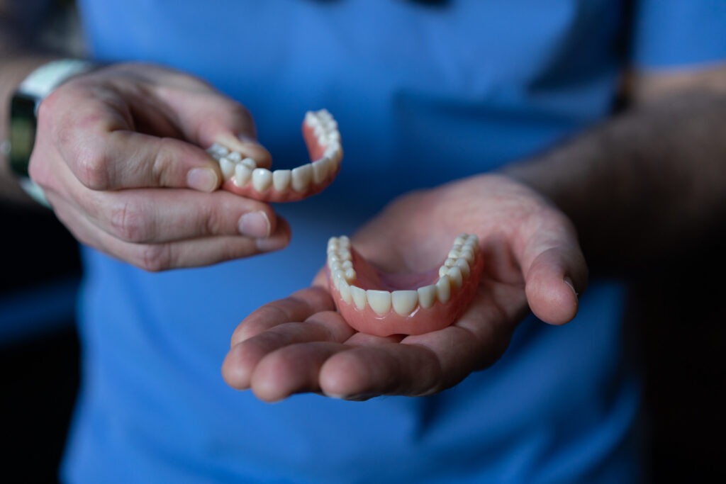 Article - The Difference Between Dentures and Implants